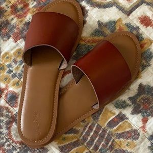 Universal Thread flat brown sandals size 11 NWOT